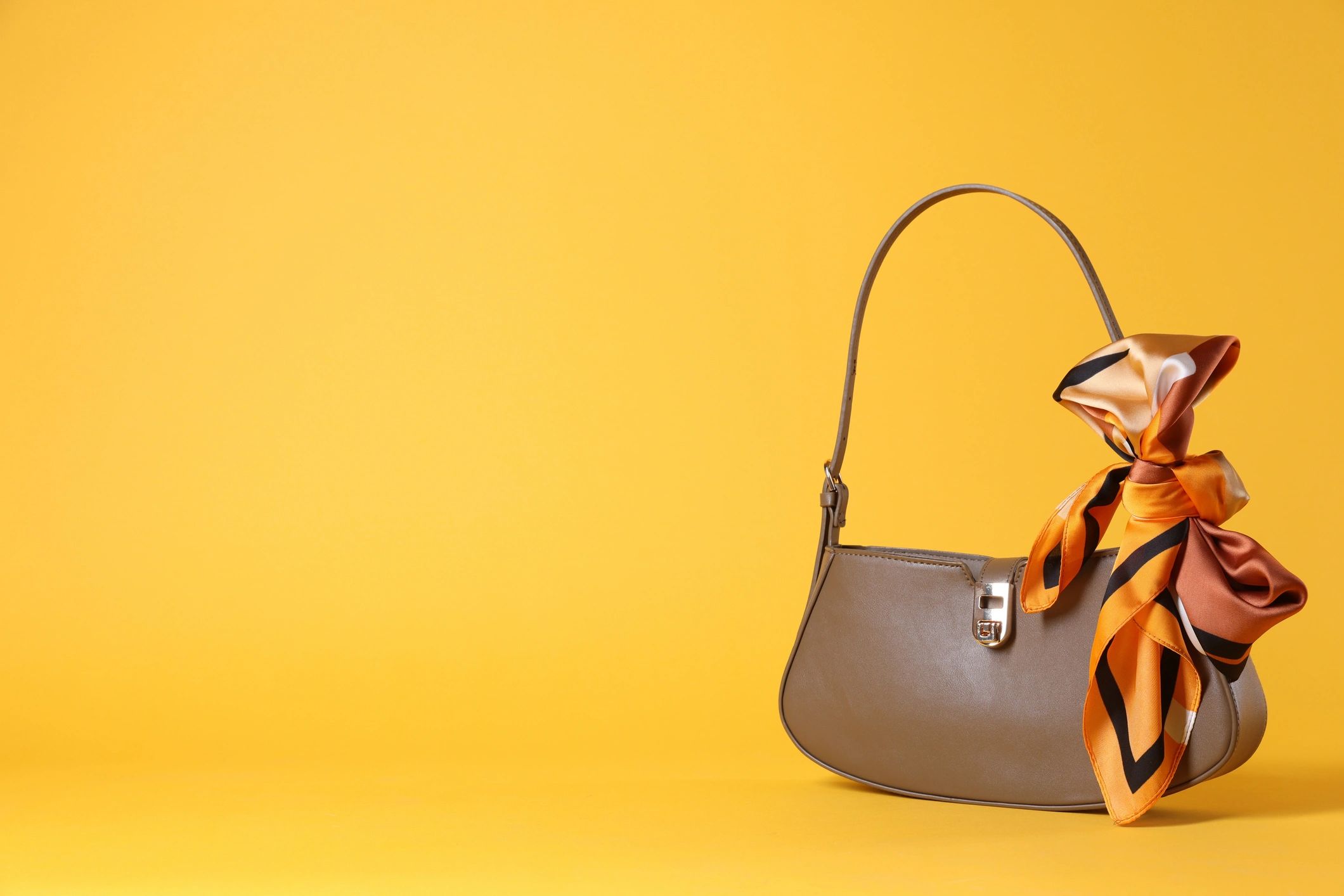 Brown leather handbag product photo for wholesale inquiries